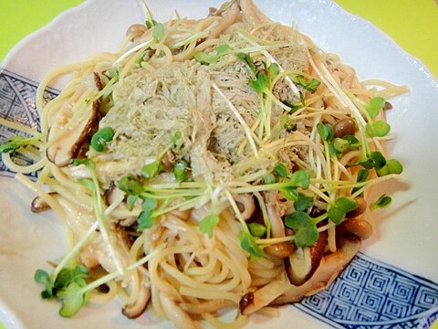 とろろ昆布ときのこのパスタ